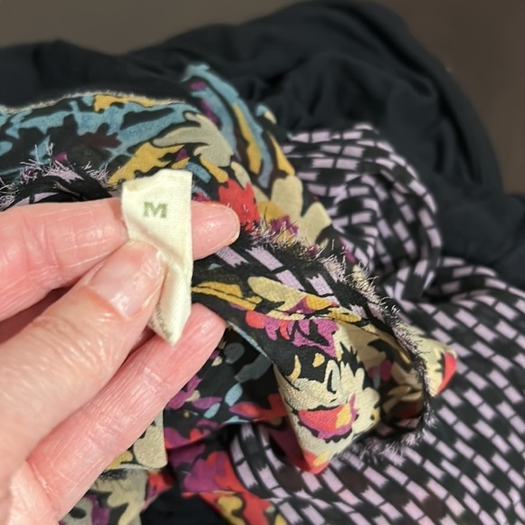 Anthropologie TINY Raye Black Floral
Sheer Sleeve Top Boho Round Neck Sz M - Picture 12 of 15